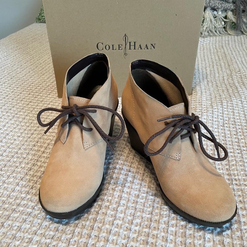 Cole Haan Britt Chukka BTE II Boots Sandstone Suede Wedge Size 5.5 B